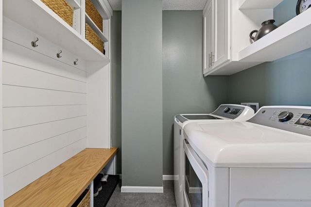 934 Kelly Court, Chanhassen, MN 55317