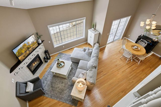 934 Kelly Court, Chanhassen, MN 55317