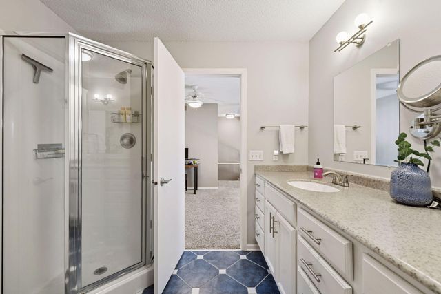 934 Kelly Court, Chanhassen, MN 55317