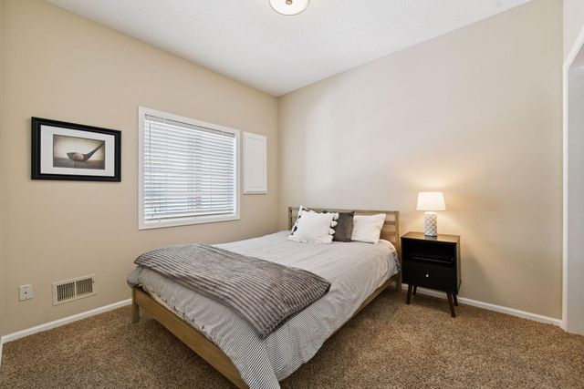 934 Kelly Court, Chanhassen, MN 55317