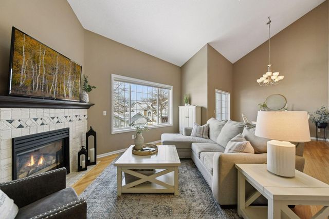 934 Kelly Court, Chanhassen, MN 55317