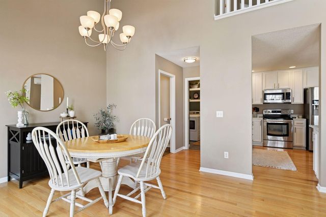 934 Kelly Court, Chanhassen, MN 55317