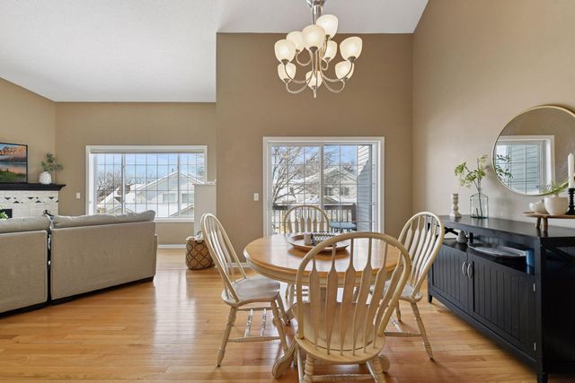 934 Kelly Court, Chanhassen, MN 55317