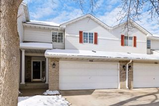 934 Kelly Court, Chanhassen, MN 55317