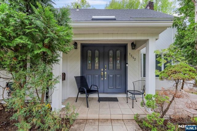 1542 Jefferson Street, Teaneck, NJ 07666
