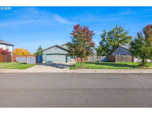 670 N 1ST St, Carlton, OR 97111