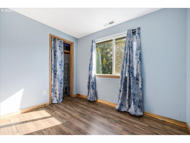 670 N 1ST St, Carlton, OR 97111