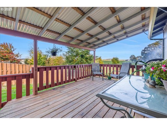 670 N 1ST St, Carlton, OR 97111