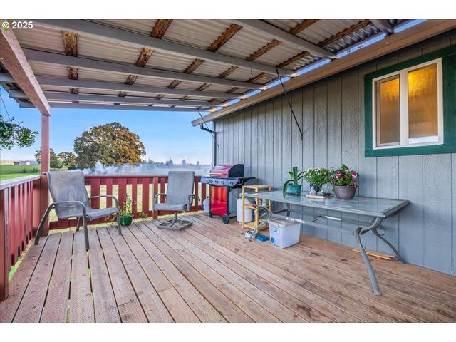 670 N 1ST St, Carlton, OR 97111