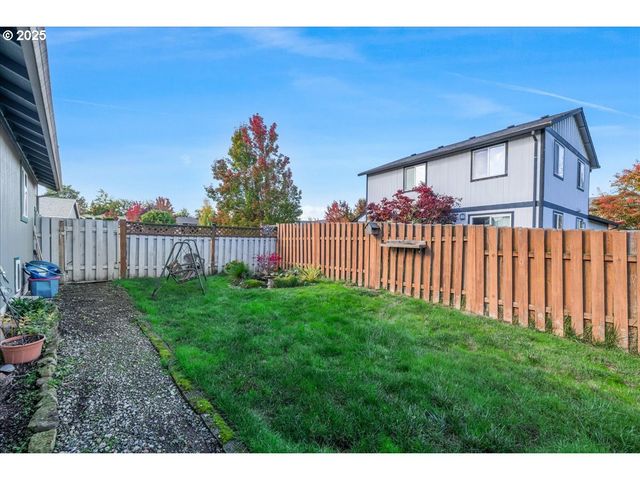 670 N 1ST St, Carlton, OR 97111