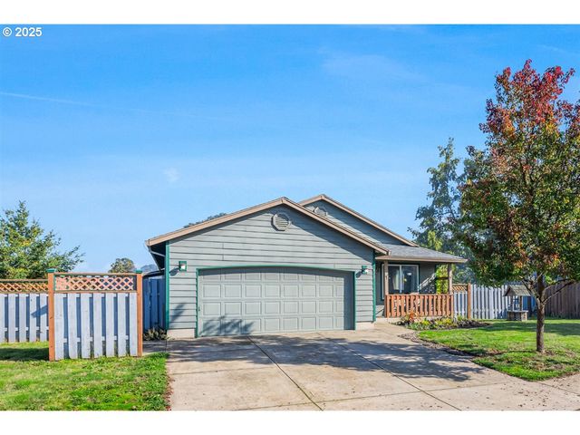 670 N 1ST St, Carlton, OR 97111