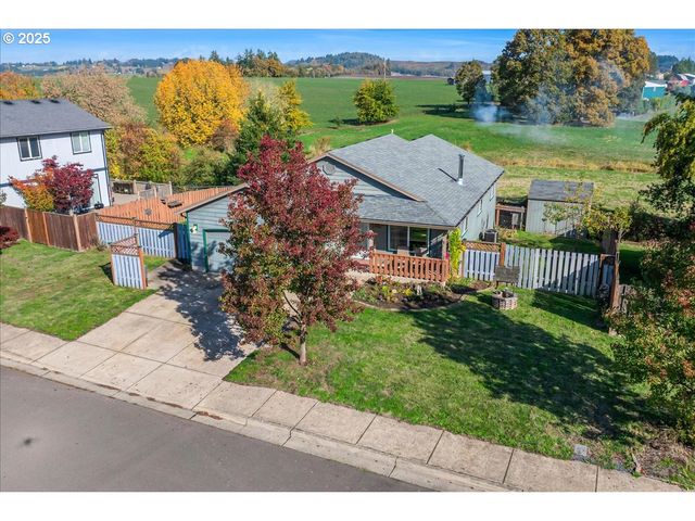 670 N 1ST St, Carlton, OR 97111