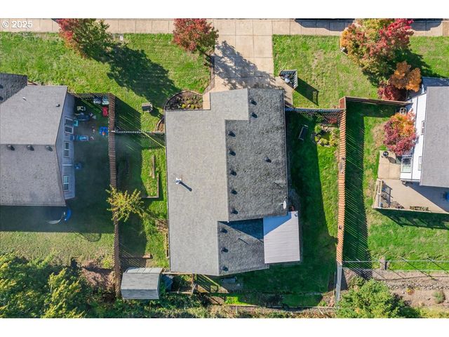 670 N 1ST St, Carlton, OR 97111