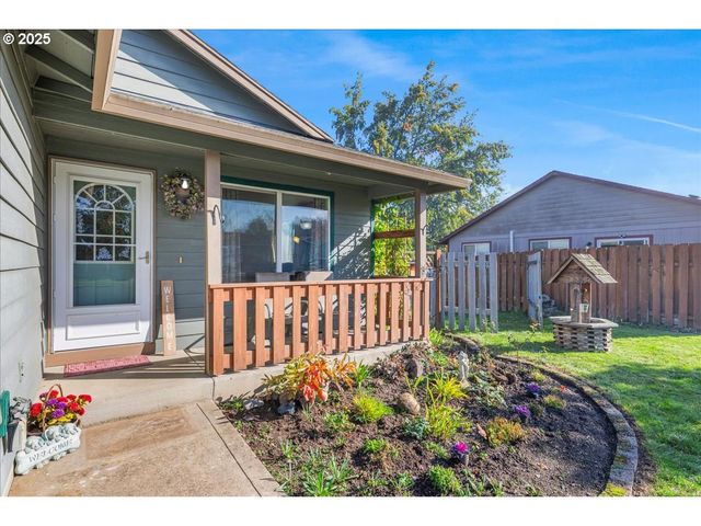 670 N 1ST St, Carlton, OR 97111