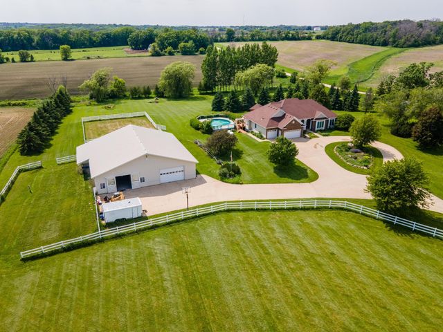 62539 185th Avenue, Dodge Center, MN 55927