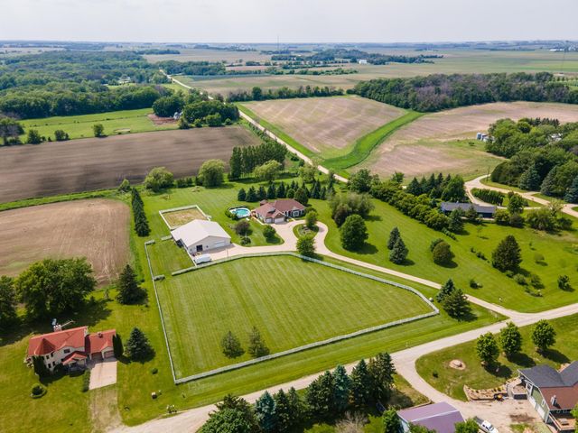 62539 185th Avenue, Dodge Center, MN 55927