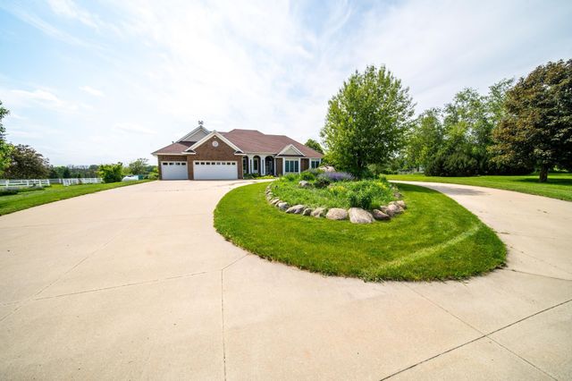 62539 185th Avenue, Dodge Center, MN 55927