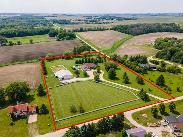 62539 185th Avenue, Dodge Center, MN 55927