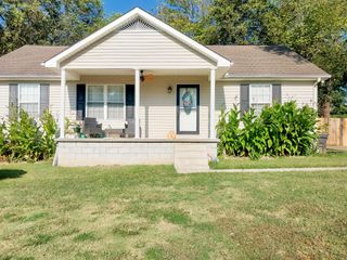 907 Turner Dr, Hartsville, TN 37074