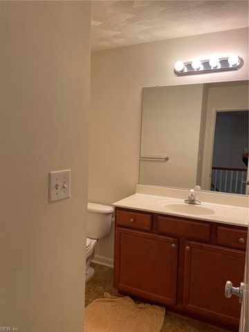 10 Rutland DR, Hampton, VA 23666