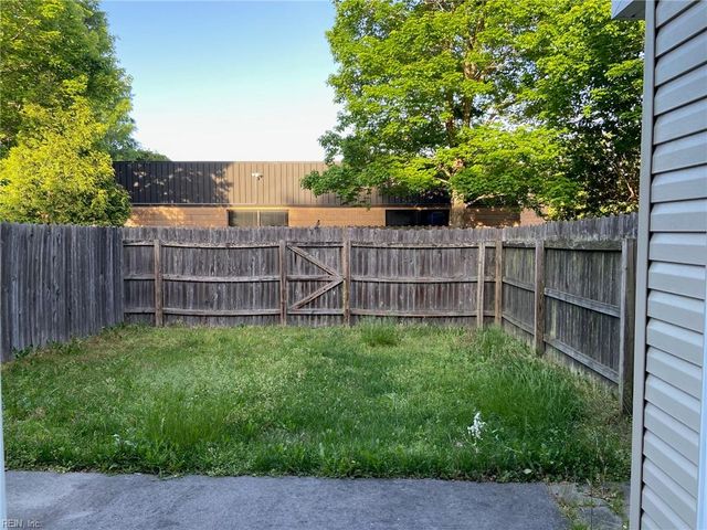 10 Rutland DR, Hampton, VA 23666