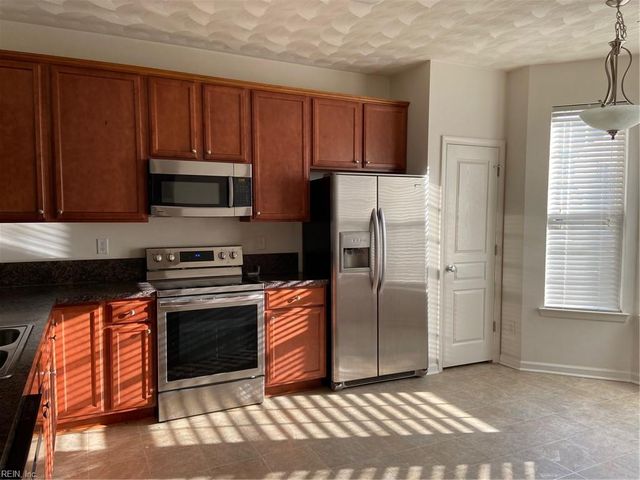 10 Rutland DR, Hampton, VA 23666