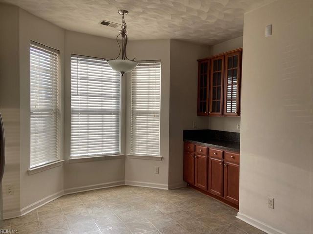 10 Rutland DR, Hampton, VA 23666