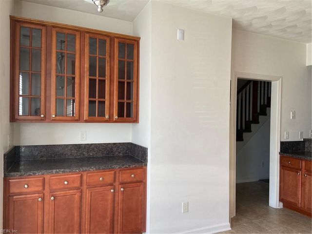 10 Rutland DR, Hampton, VA 23666