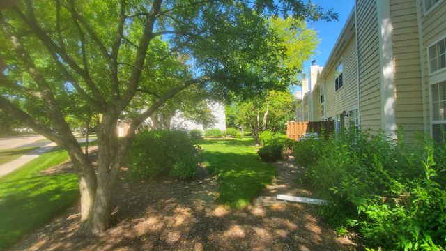 2910 Ashling Court, Schaumburg, IL 60193