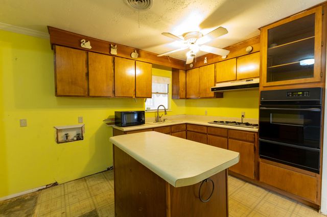 1103 Fifth Avenue, Coleman, TX 76834