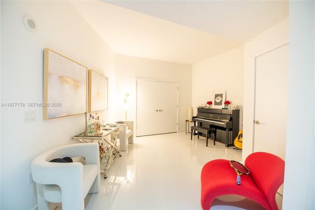 851 NE 1st Avenue 811, Miami, FL 33132