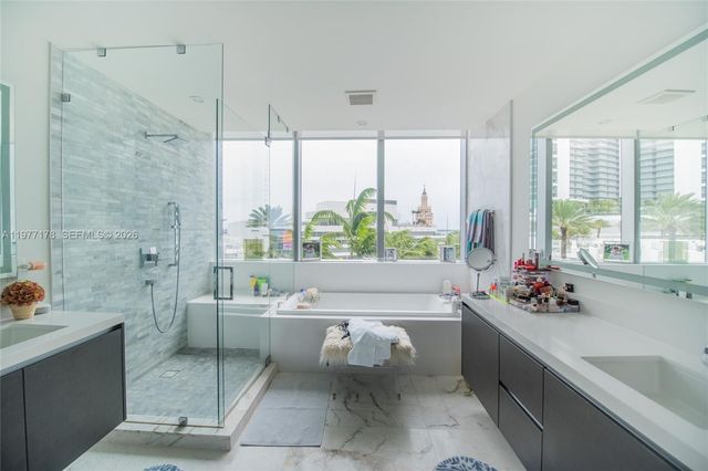 851 NE 1st Avenue 811, Miami, FL 33132