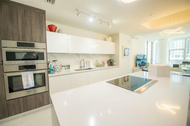 851 NE 1st Avenue 811, Miami, FL 33132