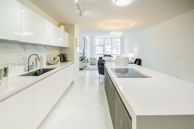851 NE 1st Avenue 811, Miami, FL 33132