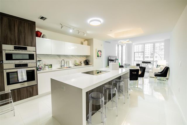 851 NE 1st Avenue 811, Miami, FL 33132