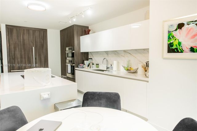 851 NE 1st Avenue 811, Miami, FL 33132