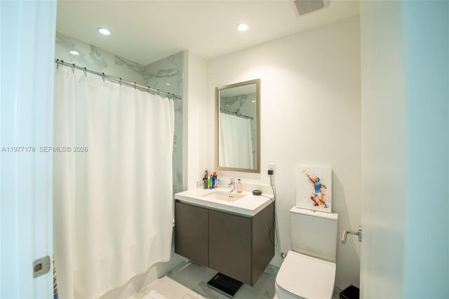 851 NE 1st Avenue 811, Miami, FL 33132