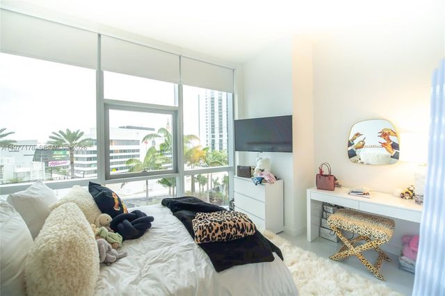 851 NE 1st Avenue 811, Miami, FL 33132