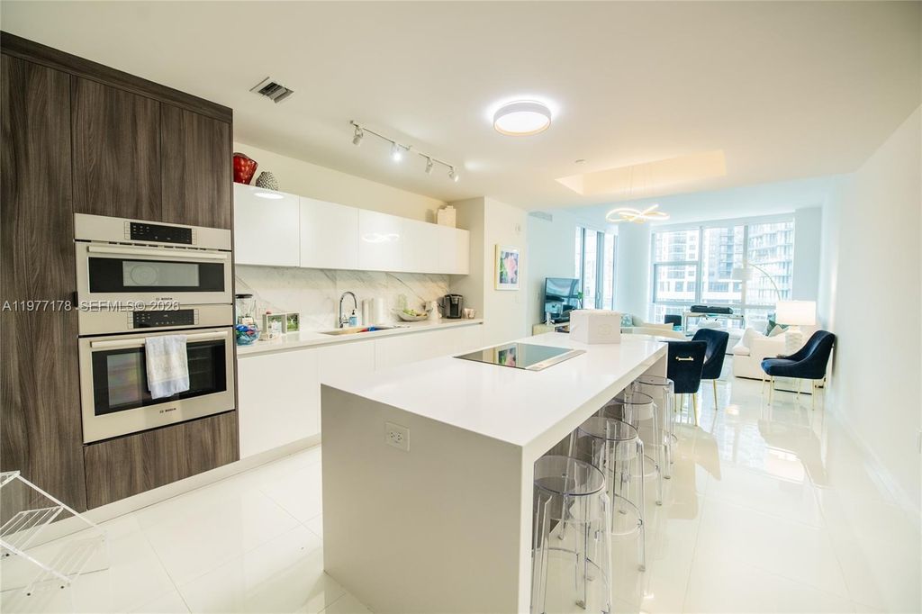 851 NE 1st Avenue 811, Miami, FL 33132