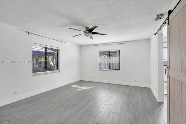 8105 SW 19th St, North Lauderdale, FL 33068