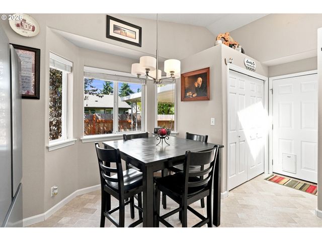 723 71ST St, Springfield, OR 97478