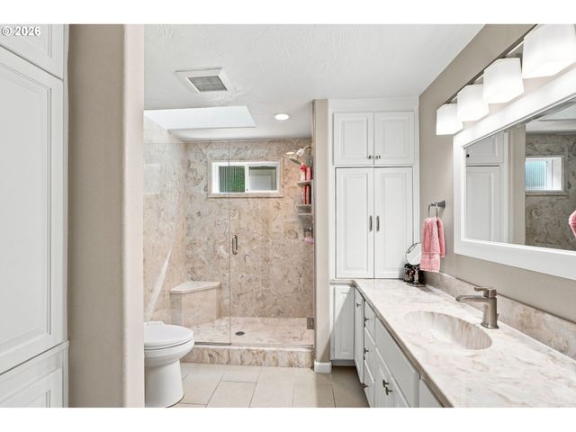 723 71ST St, Springfield, OR 97478