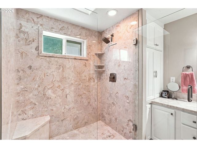 723 71ST St, Springfield, OR 97478