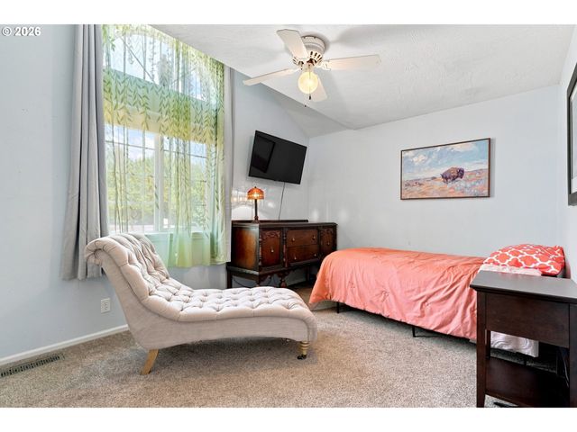 723 71ST St, Springfield, OR 97478
