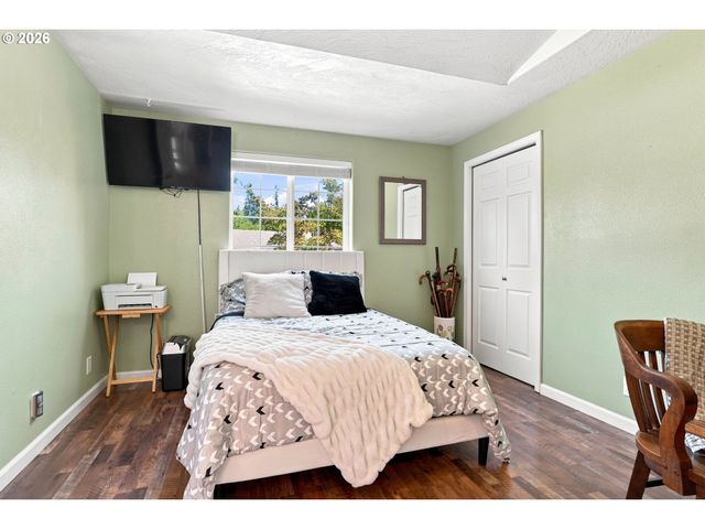 723 71ST St, Springfield, OR 97478