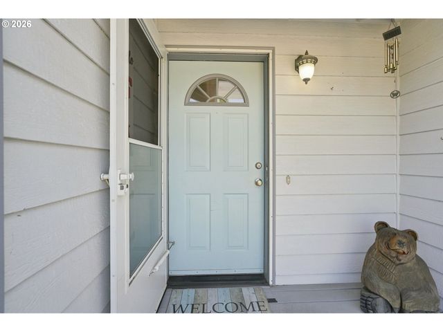 723 71ST St, Springfield, OR 97478