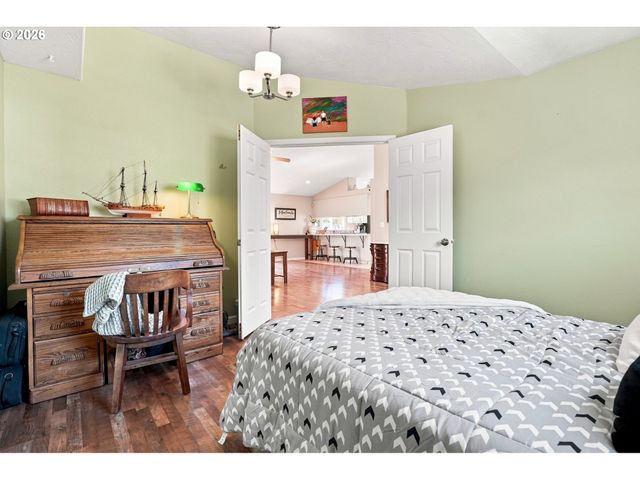 723 71ST St, Springfield, OR 97478