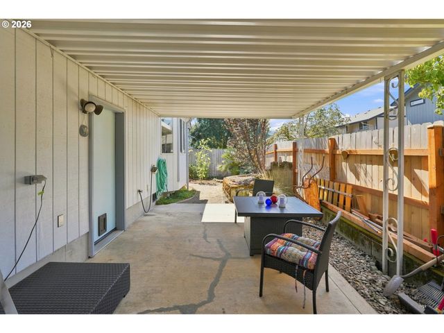 723 71ST St, Springfield, OR 97478