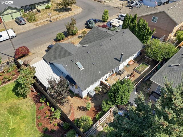 723 71ST St, Springfield, OR 97478