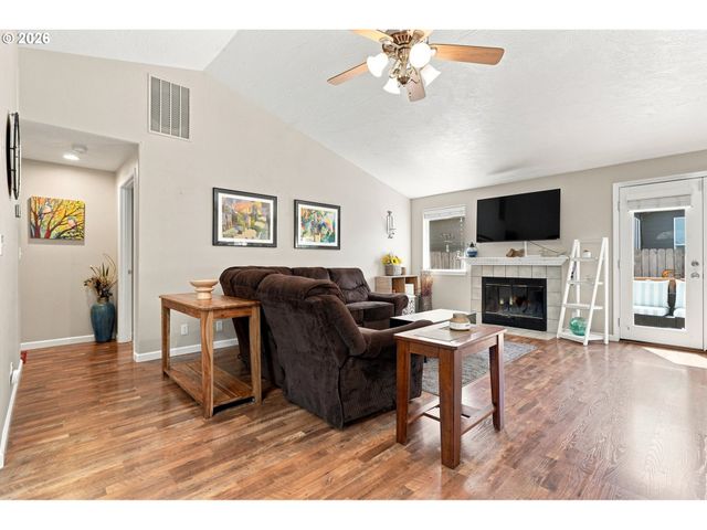 723 71ST St, Springfield, OR 97478